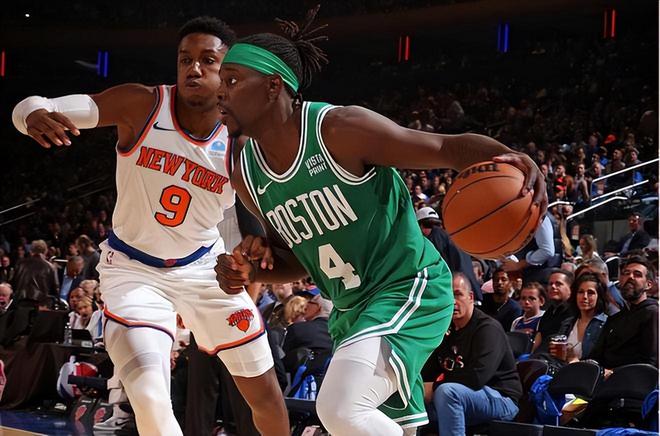 梦幻脚步！东契奇连做两次假动作，点起中锋造成犯规