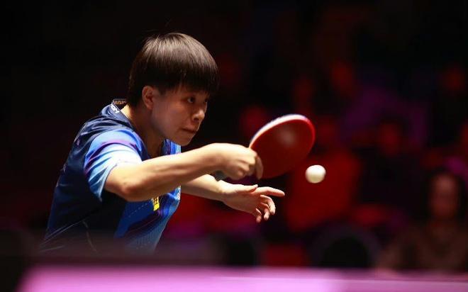 梦幻脚步！东契奇连做两次假动作，点起中锋造成犯规