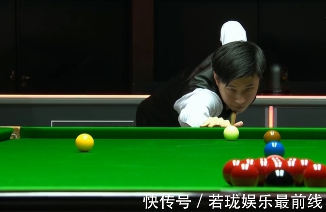 梦幻脚步！东契奇连做两次假动作，点起中锋造成犯规