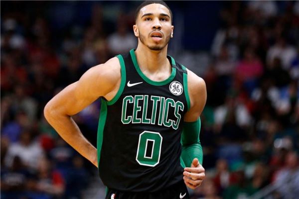 马卡：上赛季皇马欧冠夺冠后，每位球员分到了90万欧奖金.