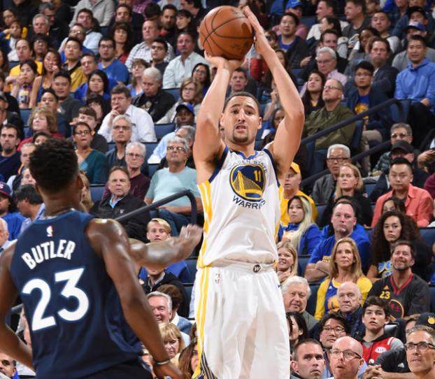 许多球迷纷 许多球迷纷