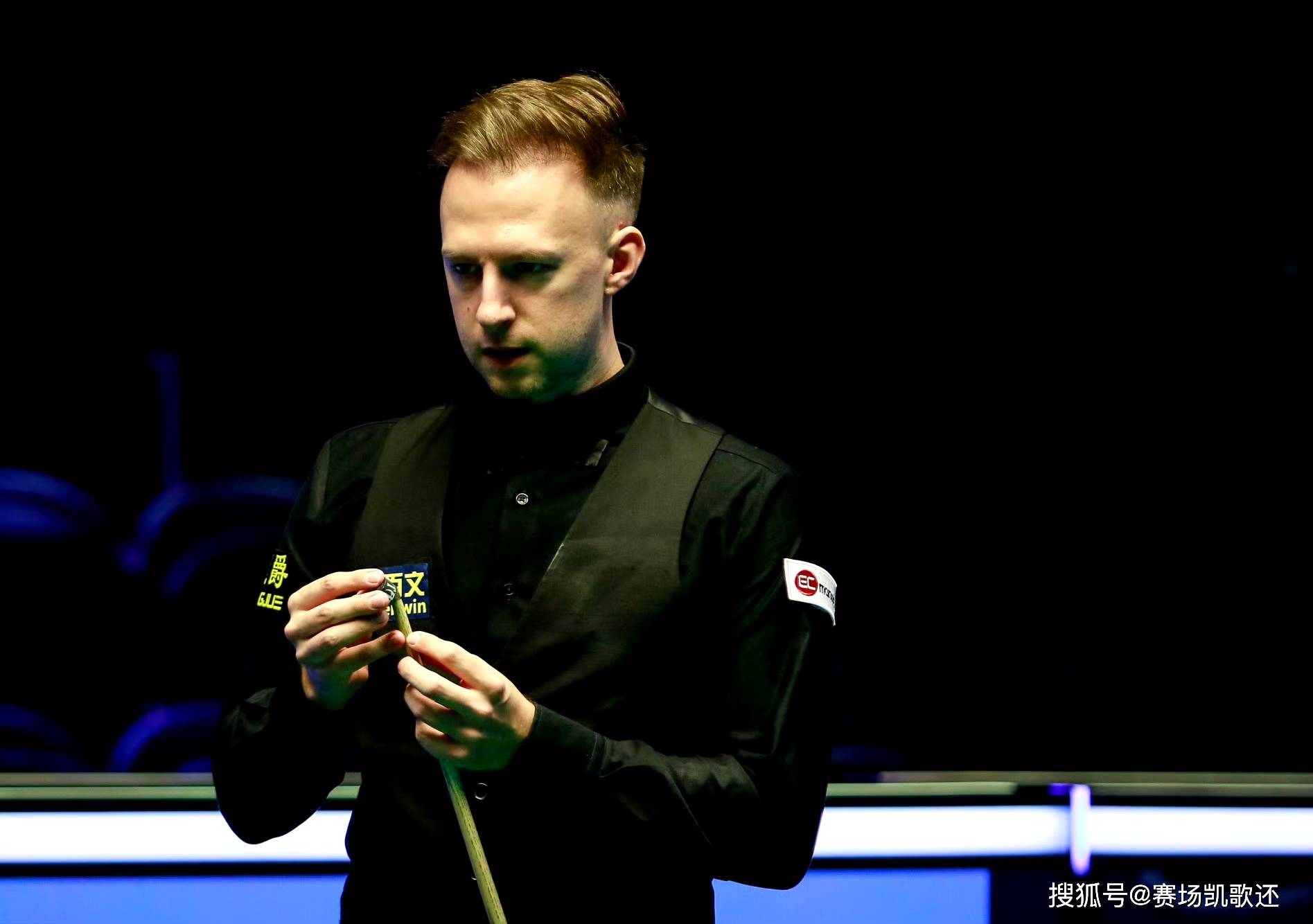 她们凭借默 她们凭借默