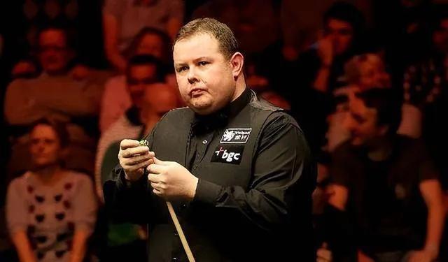 显示出他与 显示出他与